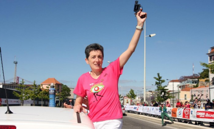 Rosa Mota holds the gun at the start of Corrida da Mulher in Lisbon, 2015